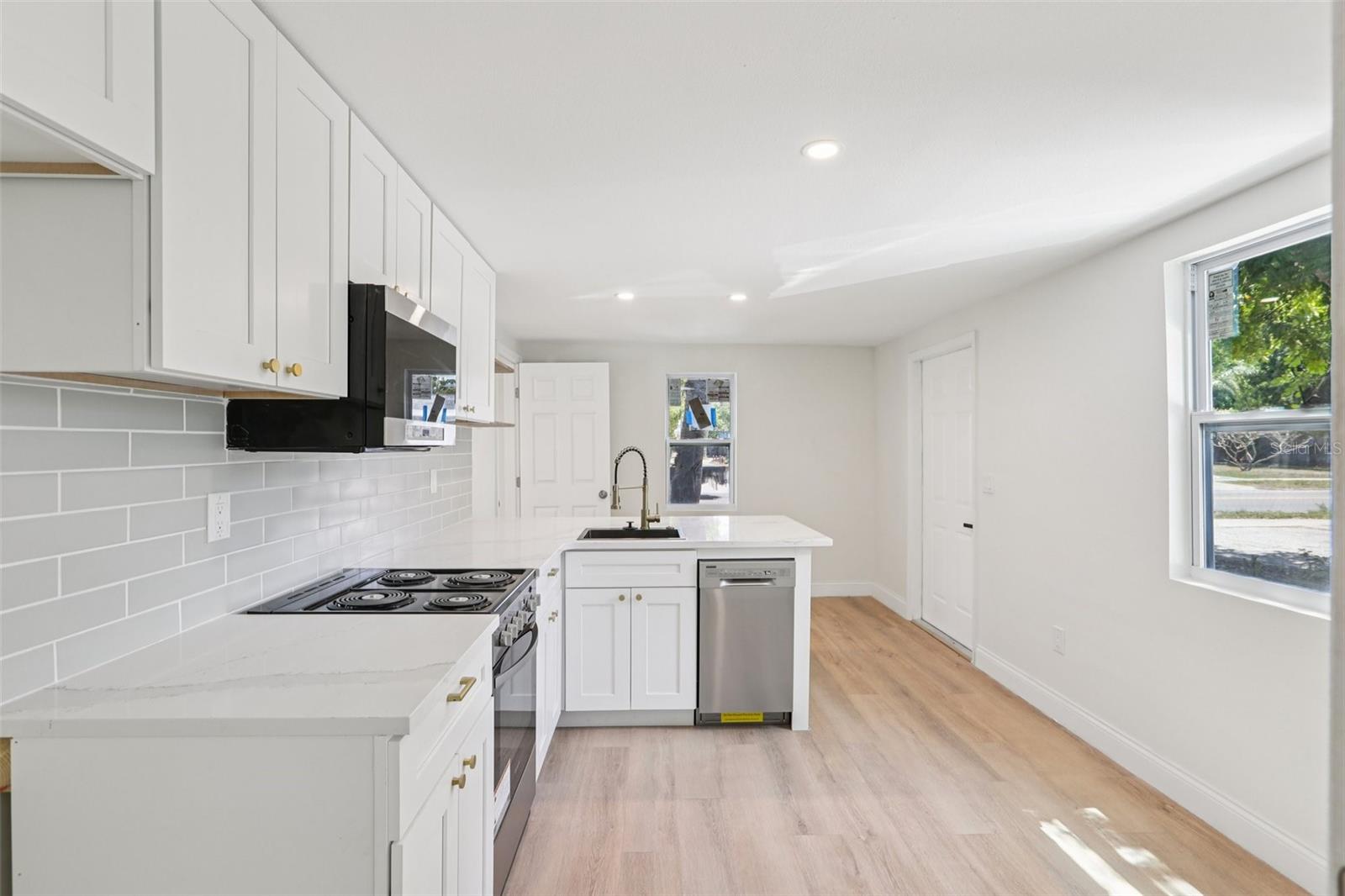 Listing photo id 30 for 2800 13th Avenue N