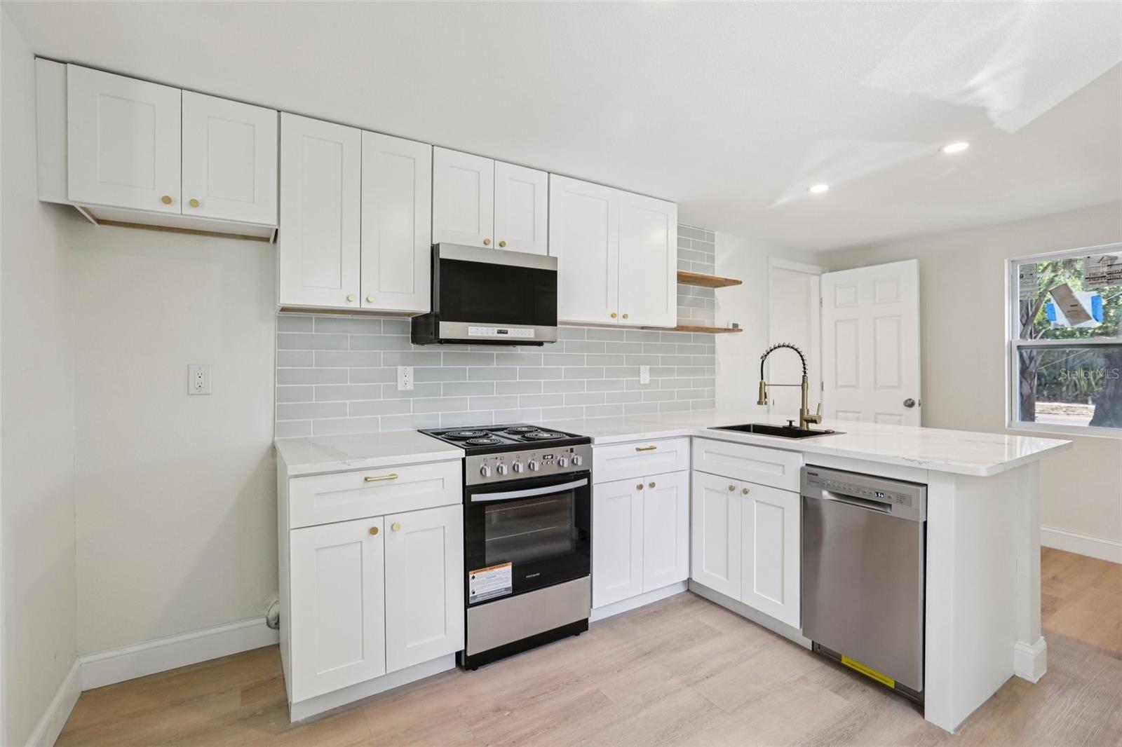 Listing photo id 31 for 2800 13th Avenue N