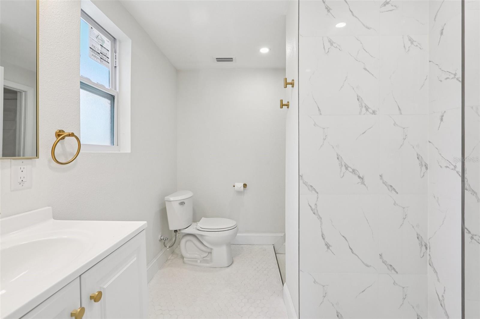 Listing photo id 34 for 2800 13th Avenue N