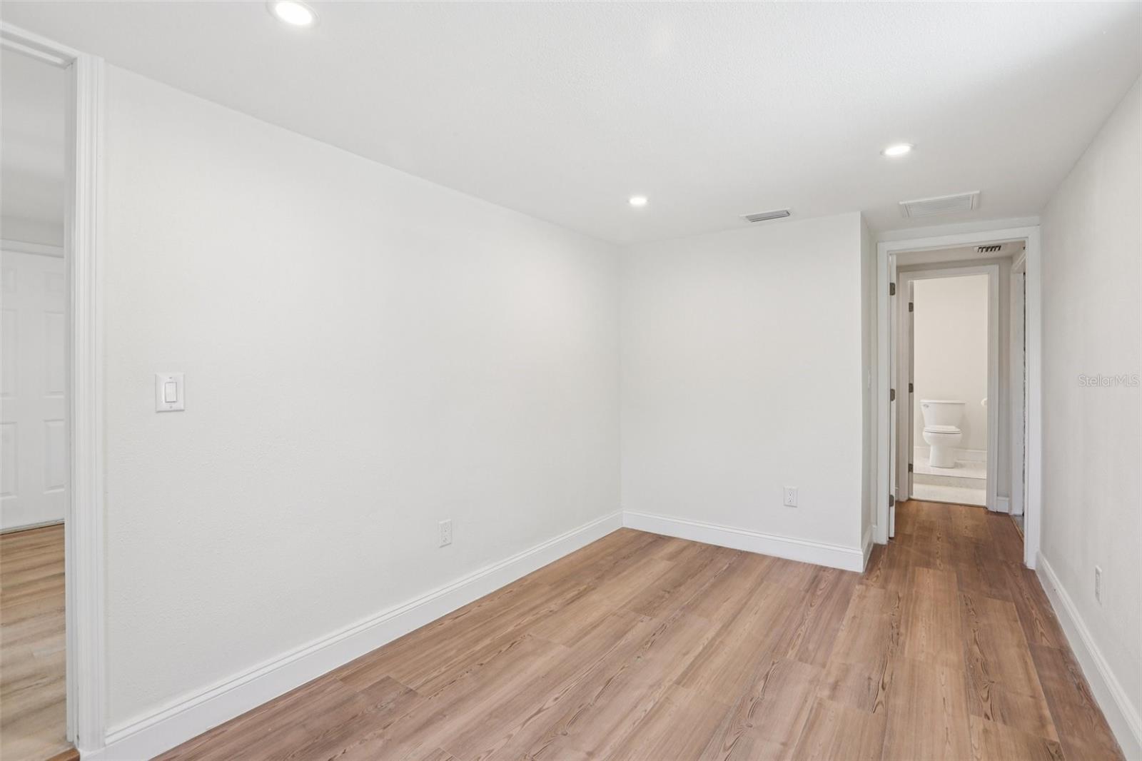 Listing photo id 37 for 2800 13th Avenue N