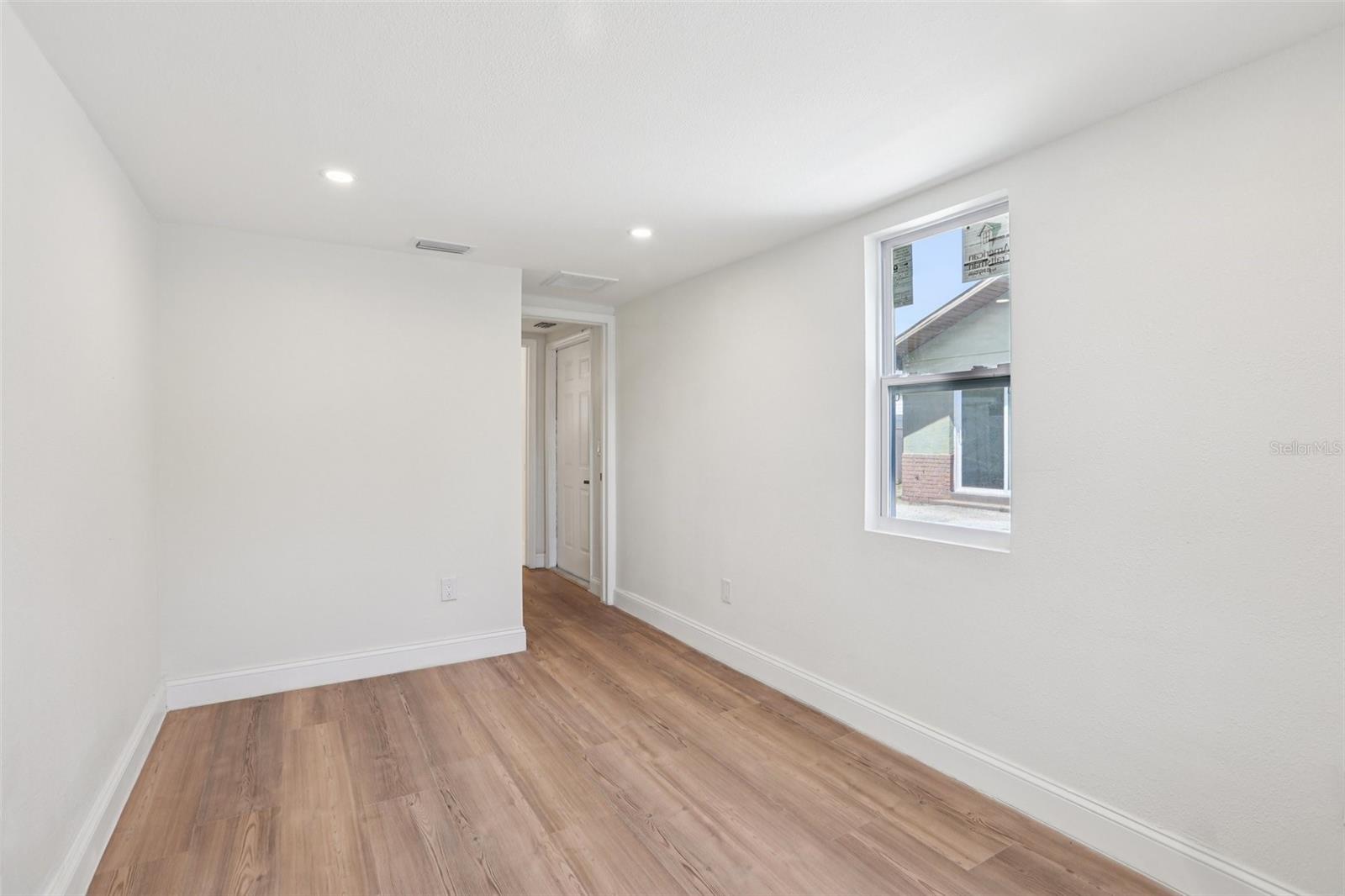 Listing photo id 38 for 2800 13th Avenue N