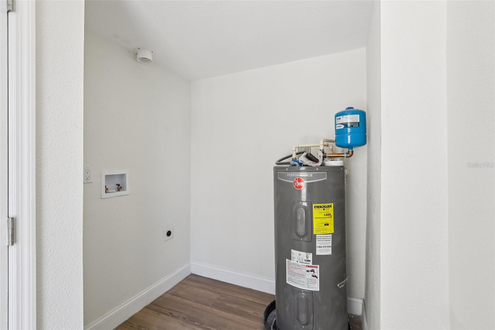 Listing photo id 39 for 2800 13th Avenue N