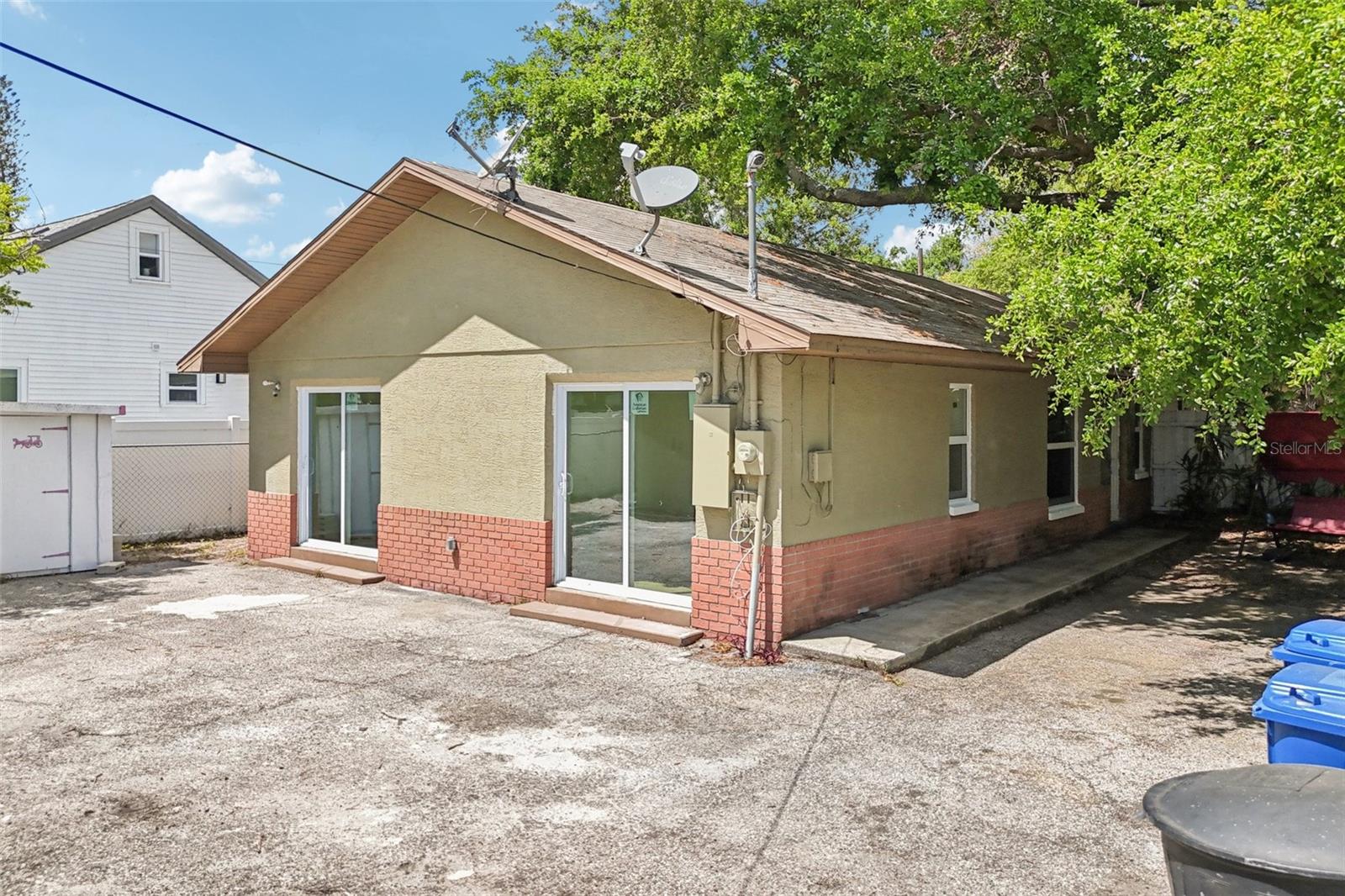 Listing photo id 44 for 2800 13th Avenue N