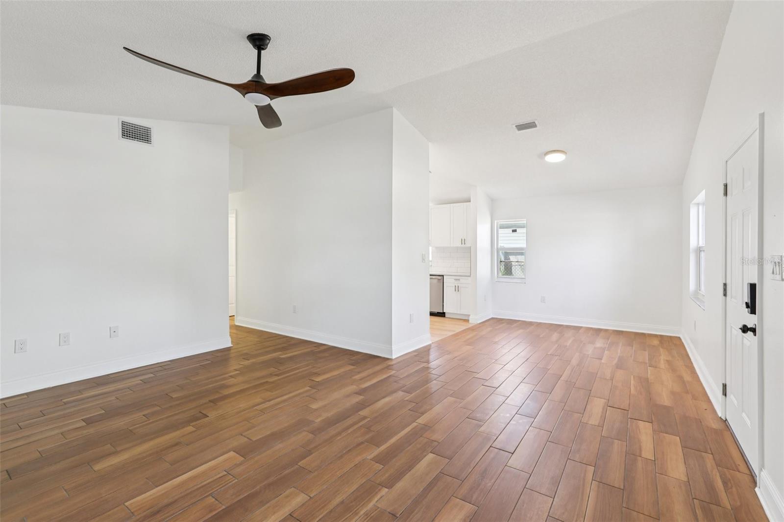 Listing photo id 4 for 2800 13th Avenue N