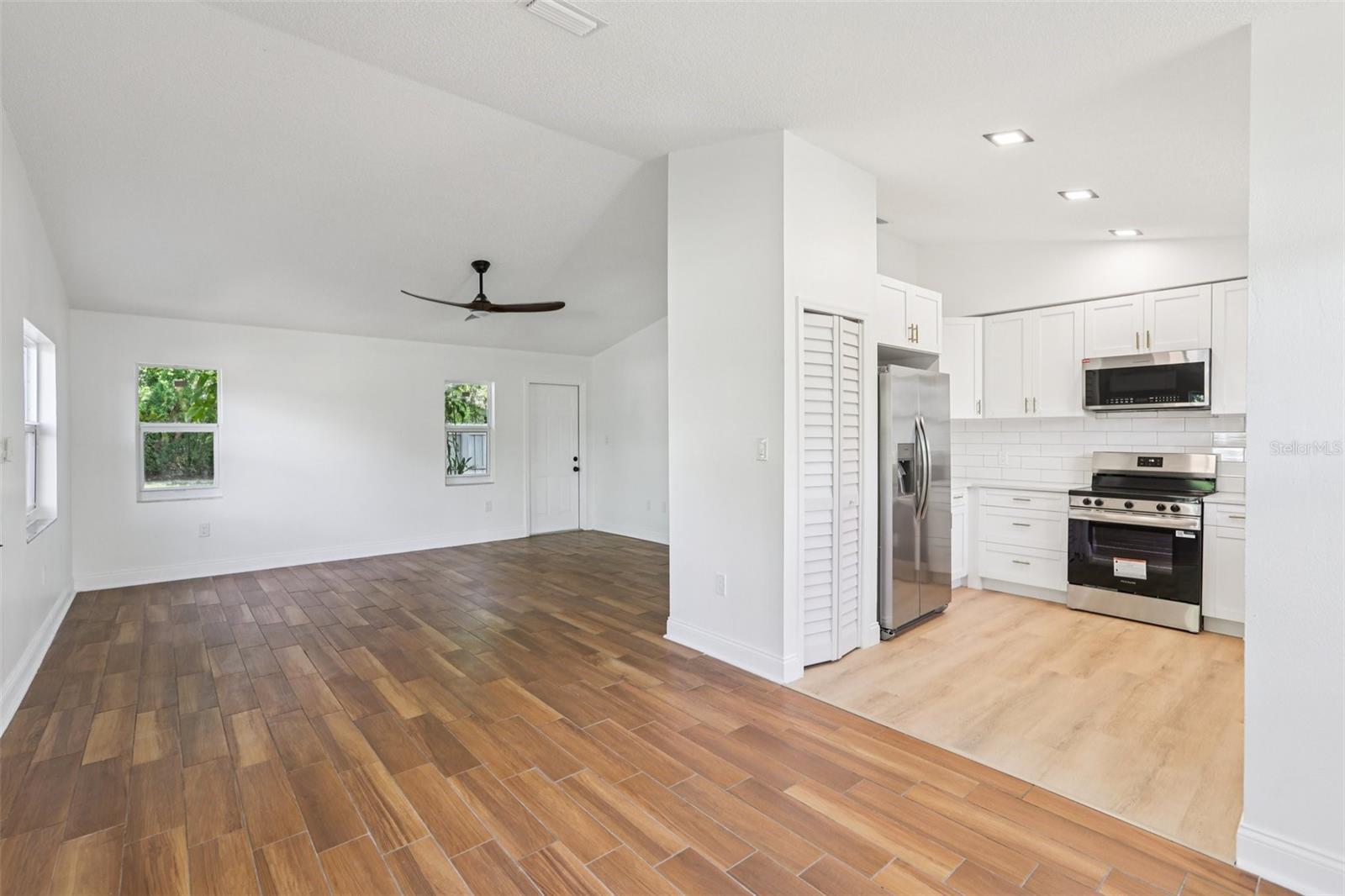 Listing photo id 5 for 2800 13th Avenue N