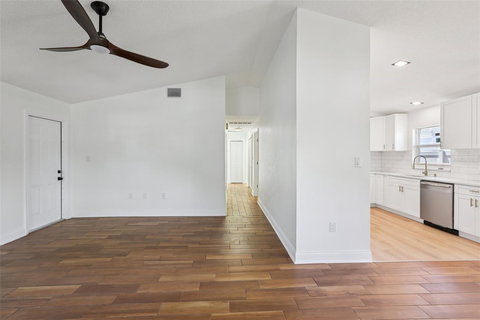 Listing photo id 6 for 2800 13th Avenue N