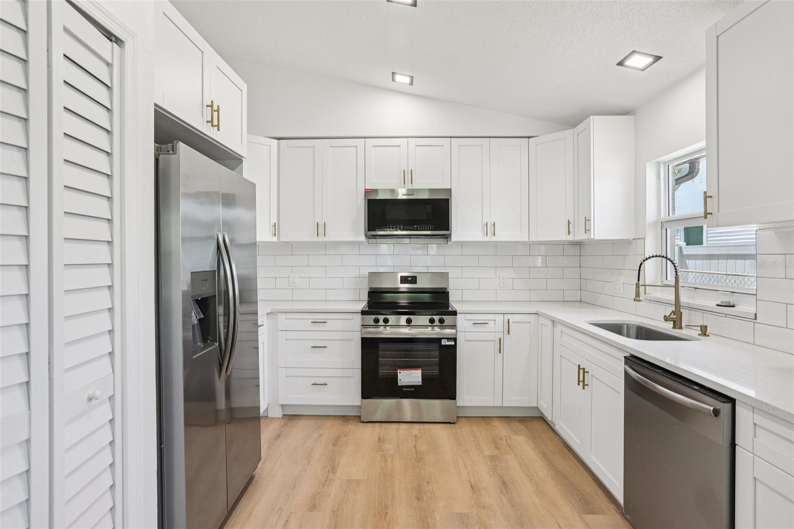 Listing photo id 7 for 2800 13th Avenue N