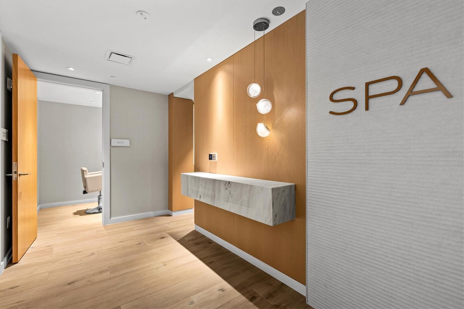 Listing photo id 17 for 1028 Sunset Point Road R9