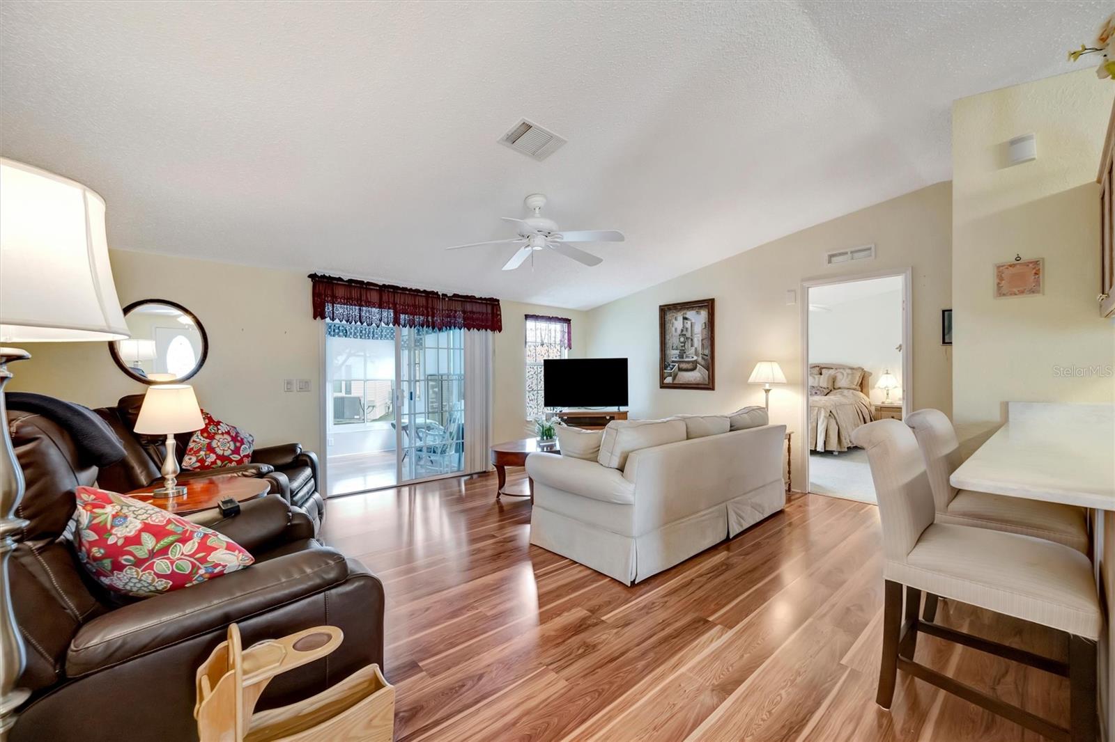 Image 14 of 28 For 211 Port Royal Lane 523