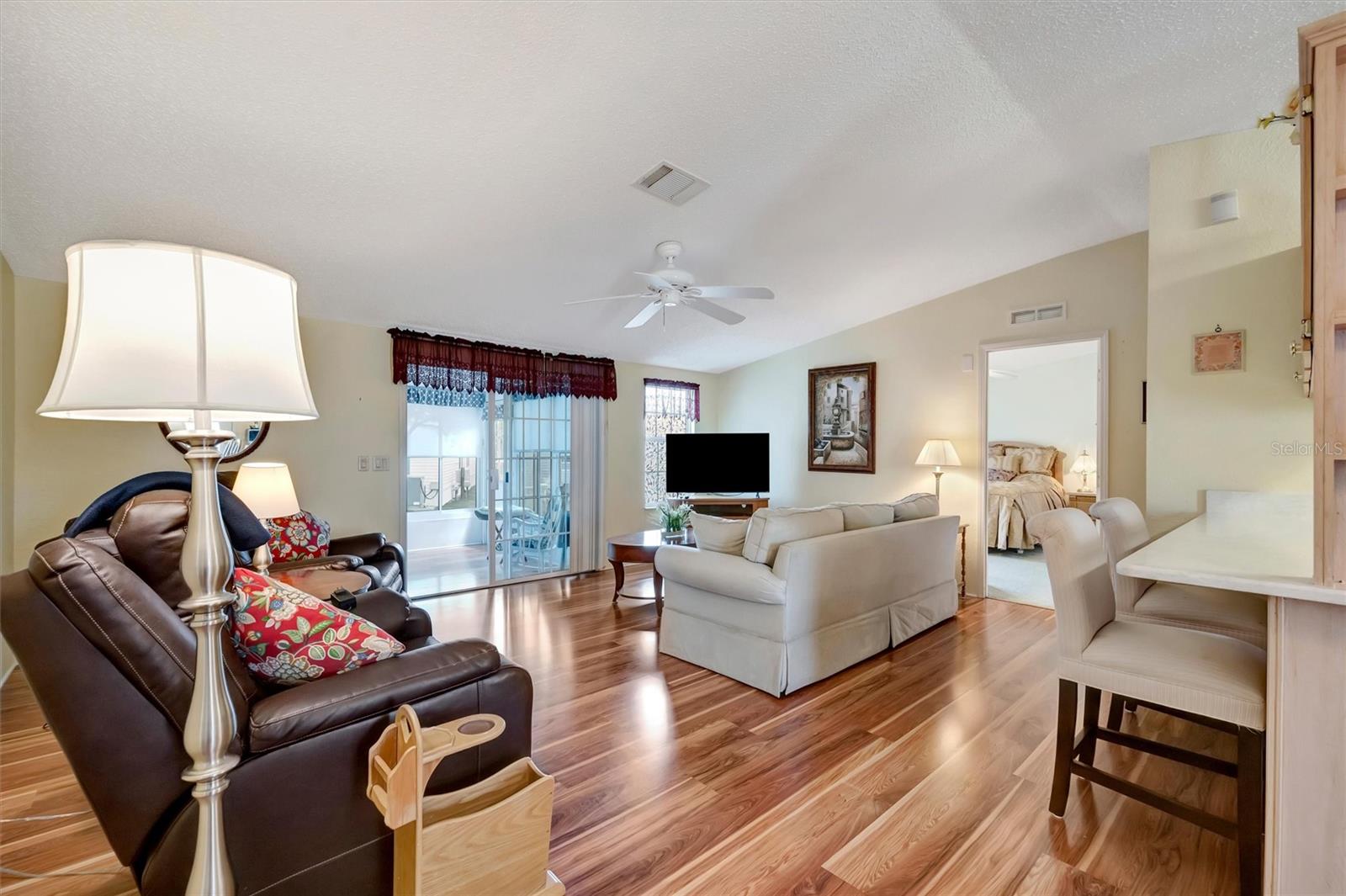 Image 15 of 28 For 211 Port Royal Lane 523