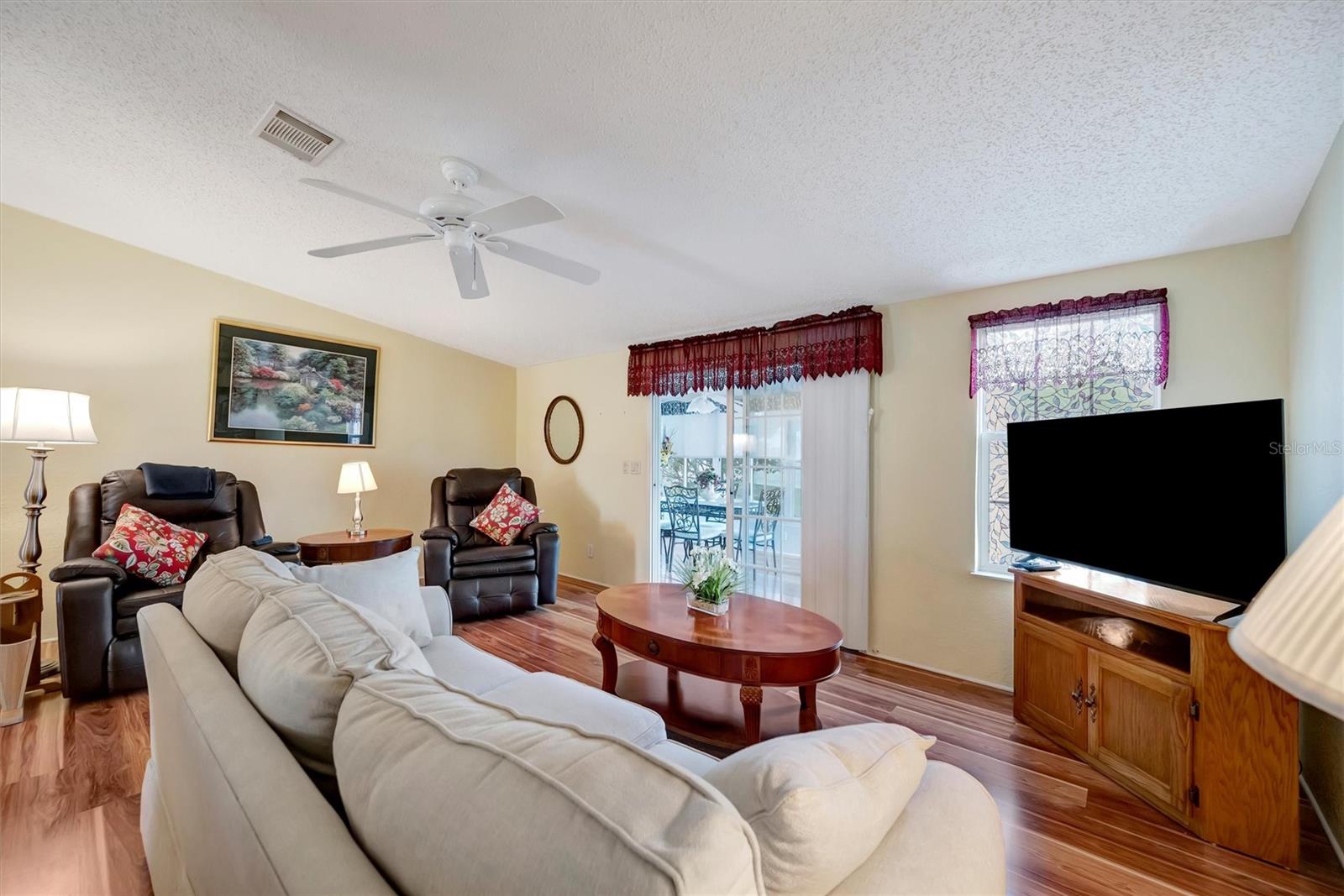 Image 18 of 28 For 211 Port Royal Lane 523