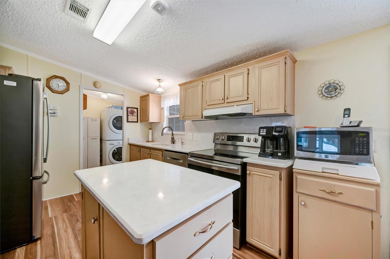 Image 23 of 28 For 211 Port Royal Lane 523