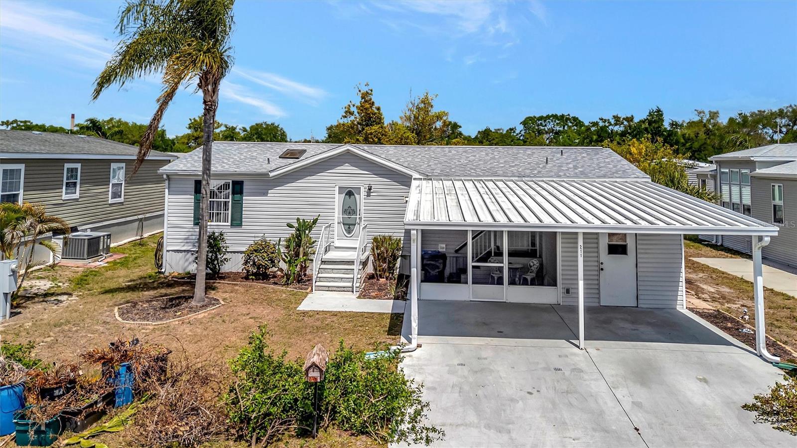 Image 3 of 28 For 211 Port Royal Lane 523