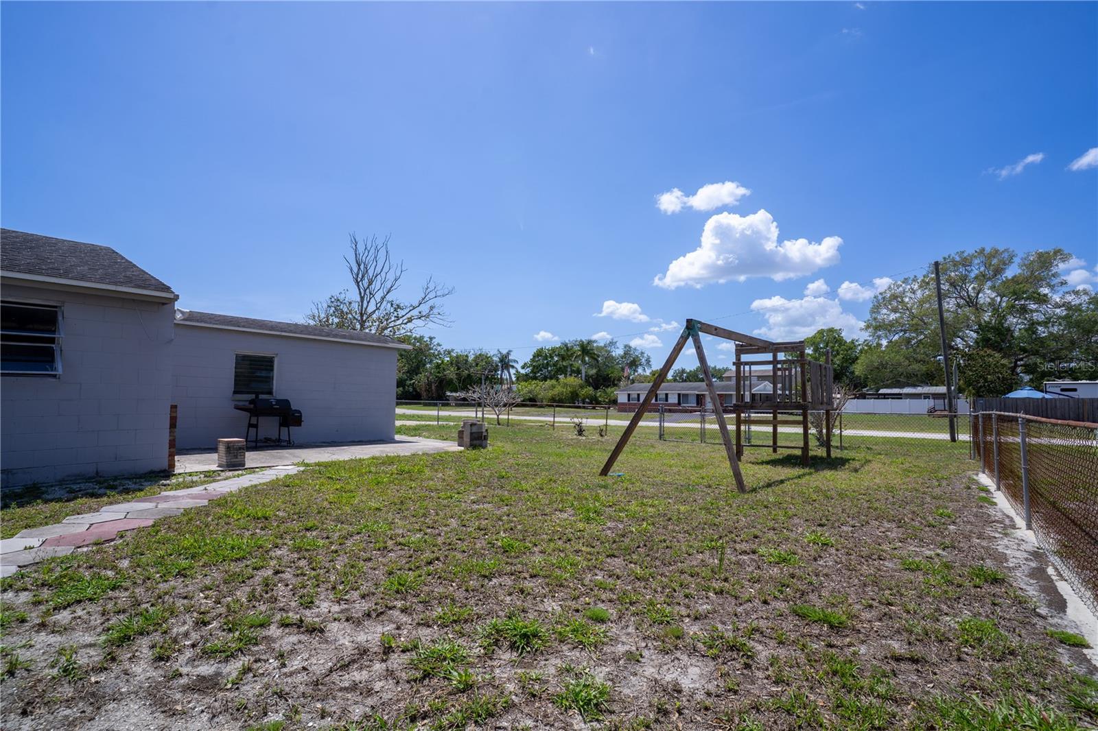 Image 28 of 32 For 701 61st Avenue Ne