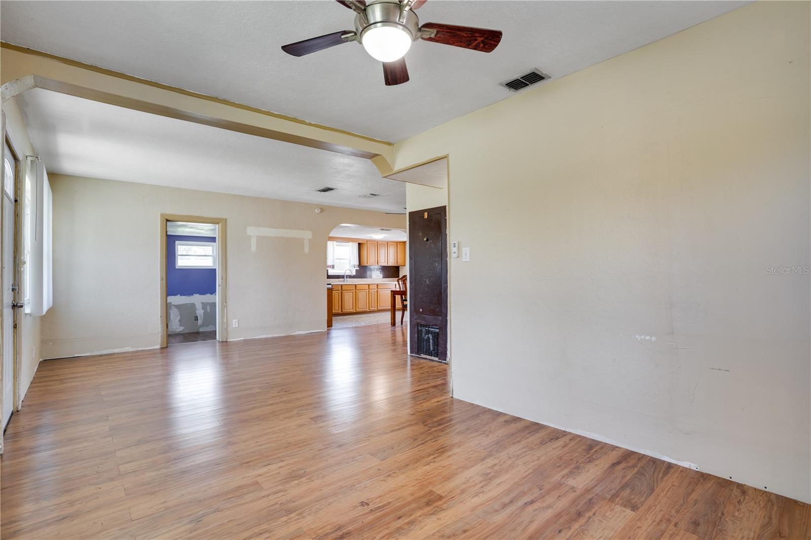 Image 5 of 32 For 701 61st Avenue Ne