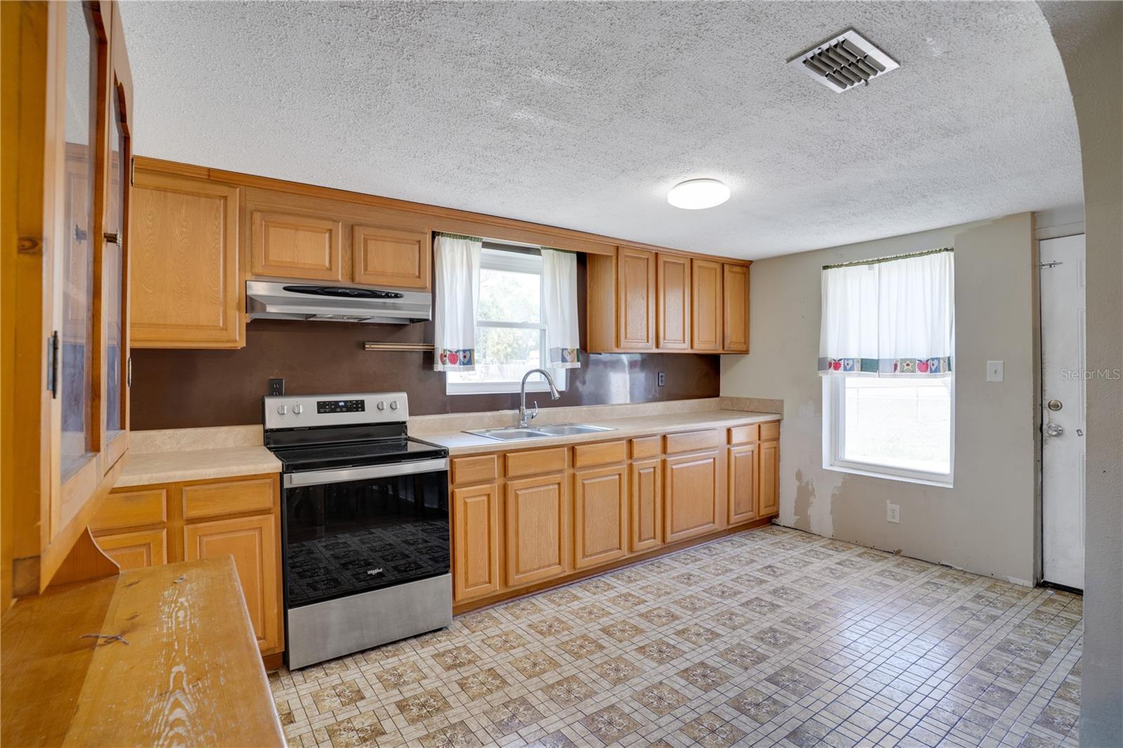 Image 9 of 32 For 701 61st Avenue Ne