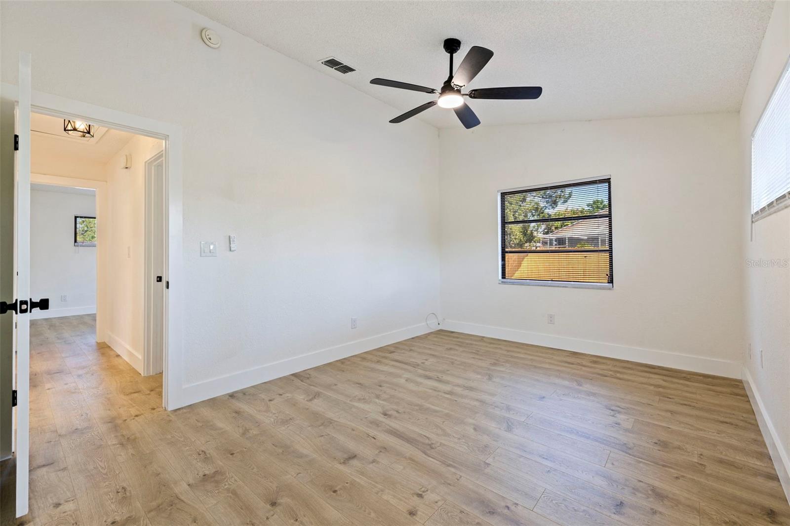 Image 14 of 33 For 6401 69th Avenue N