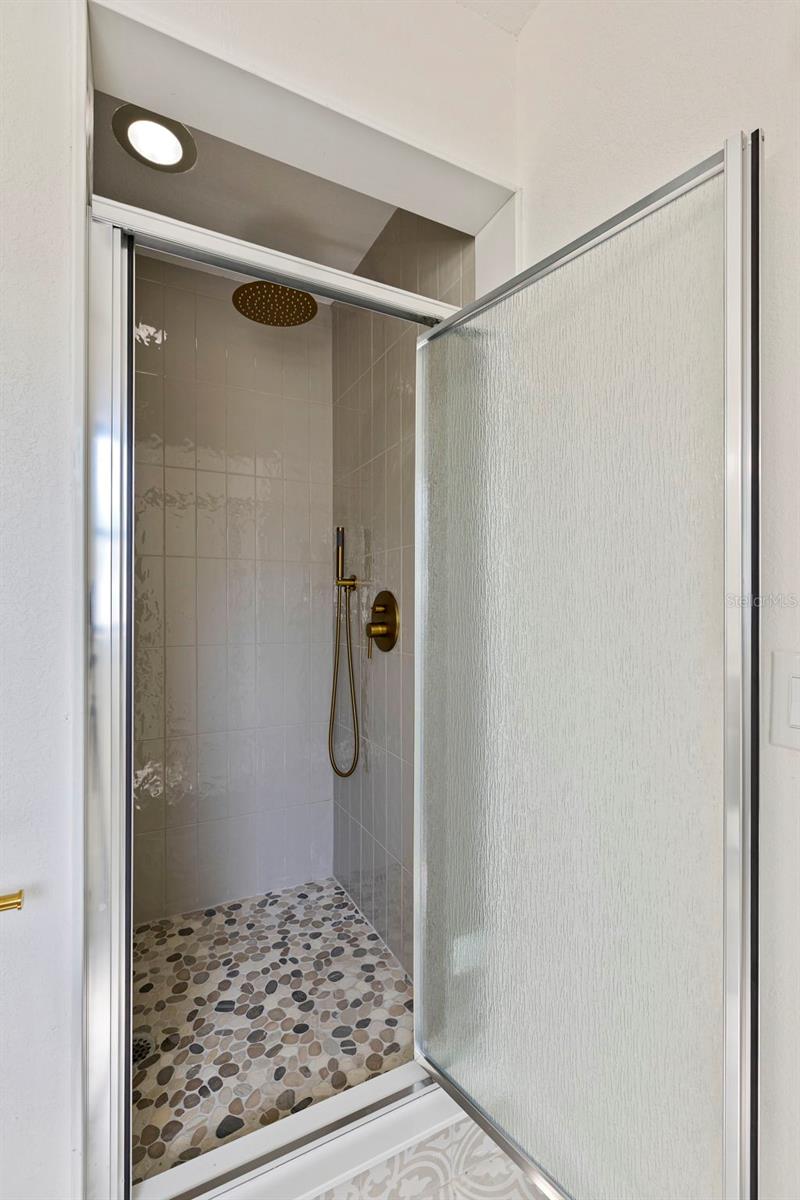 Image 17 of 33 For 6401 69th Avenue N