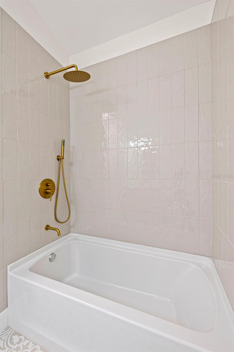 Image 19 of 33 For 6401 69th Avenue N