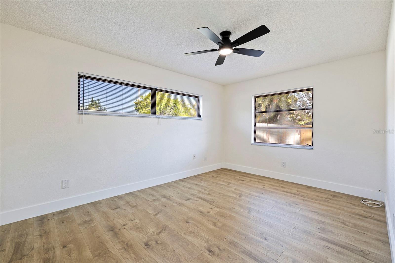 Image 21 of 33 For 6401 69th Avenue N