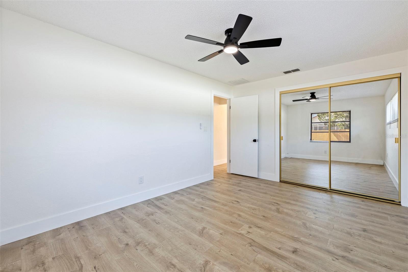 Image 23 of 33 For 6401 69th Avenue N