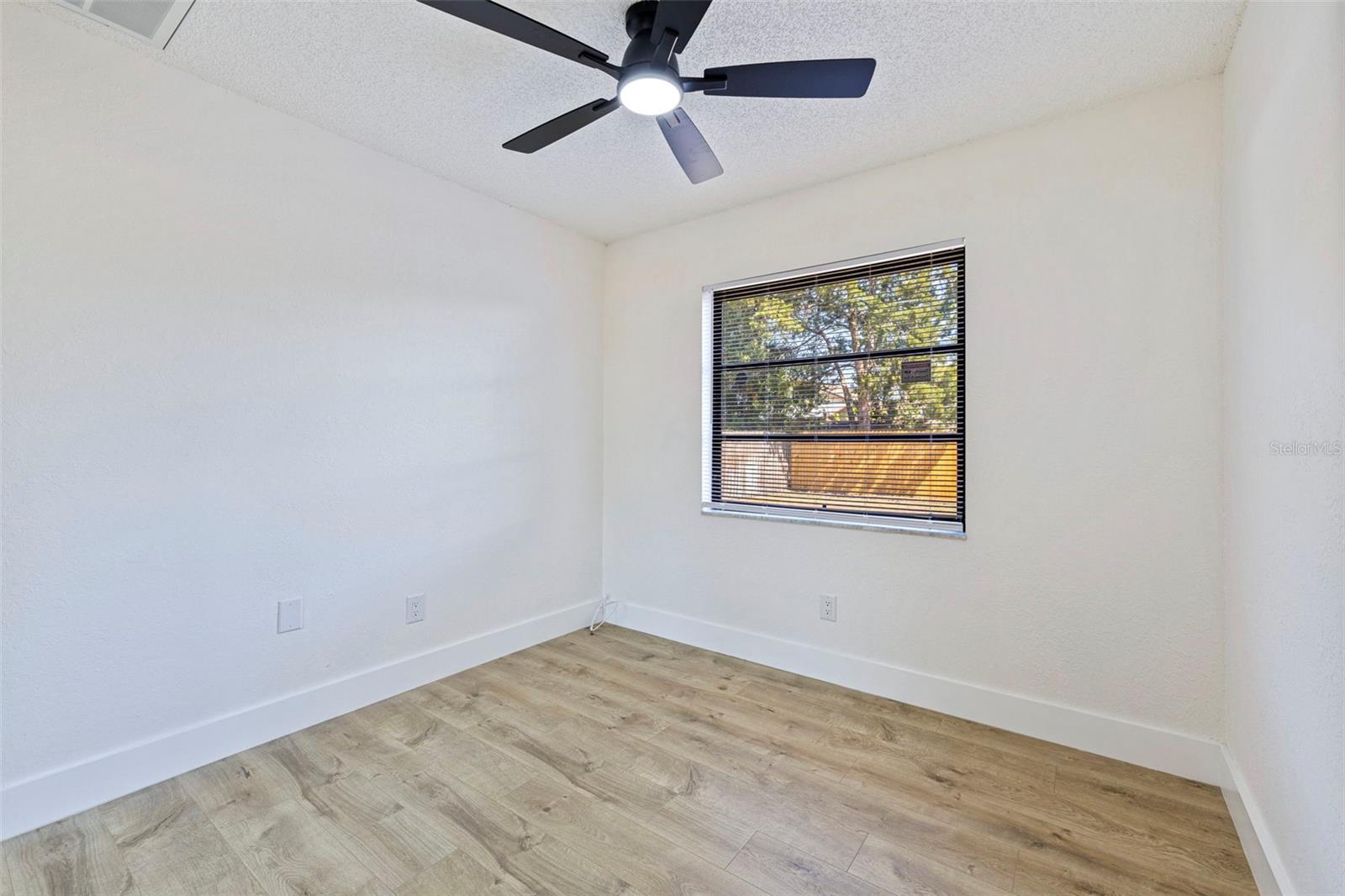 Image 24 of 33 For 6401 69th Avenue N