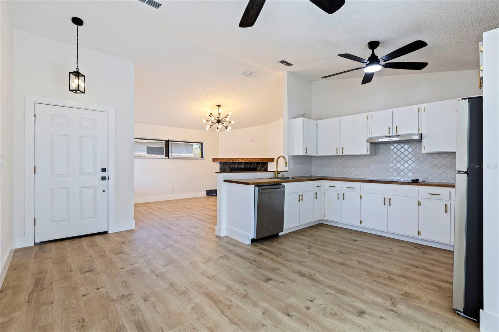 Image 4 of 33 For 6401 69th Avenue N