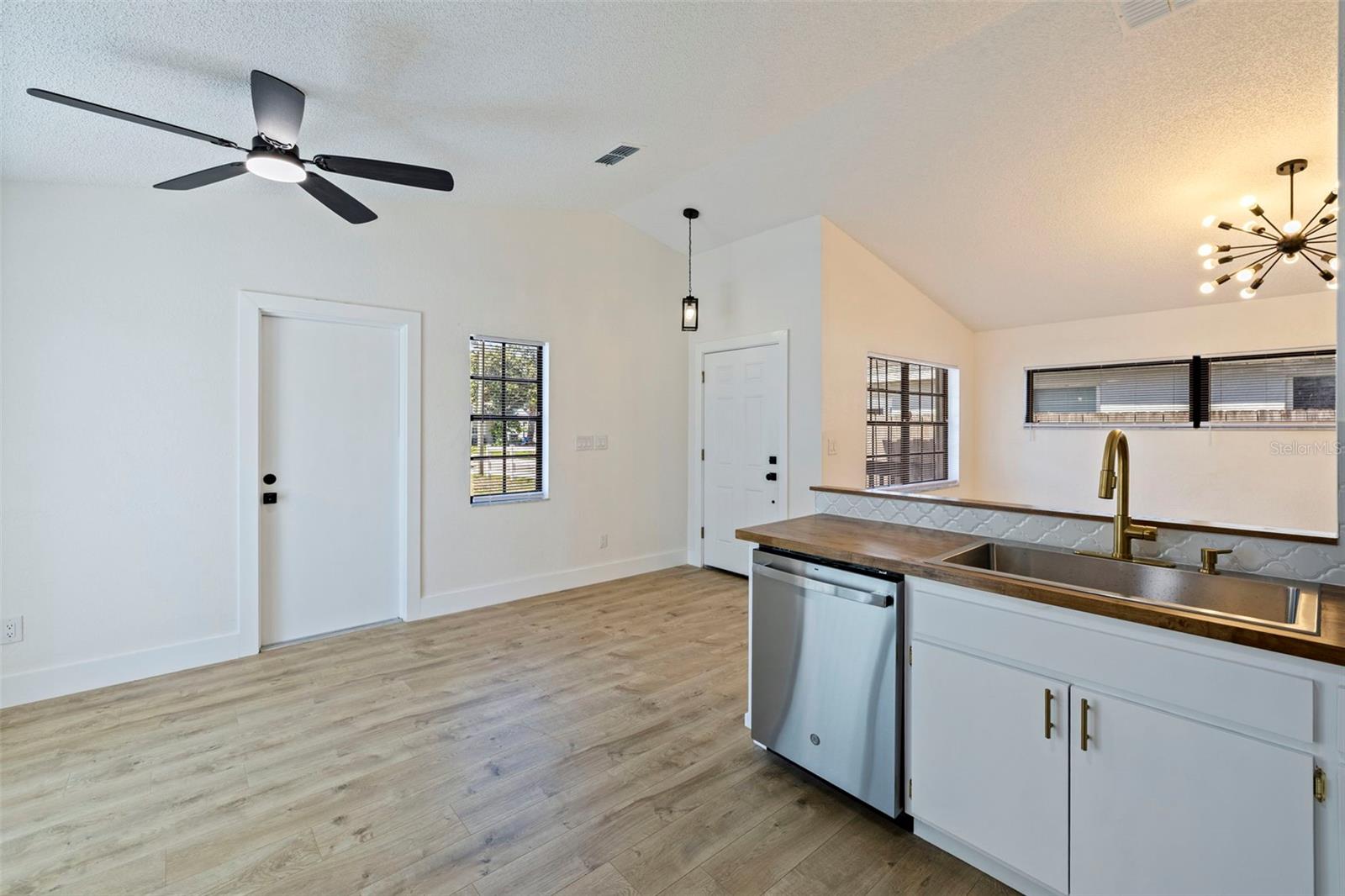 Image 9 of 33 For 6401 69th Avenue N