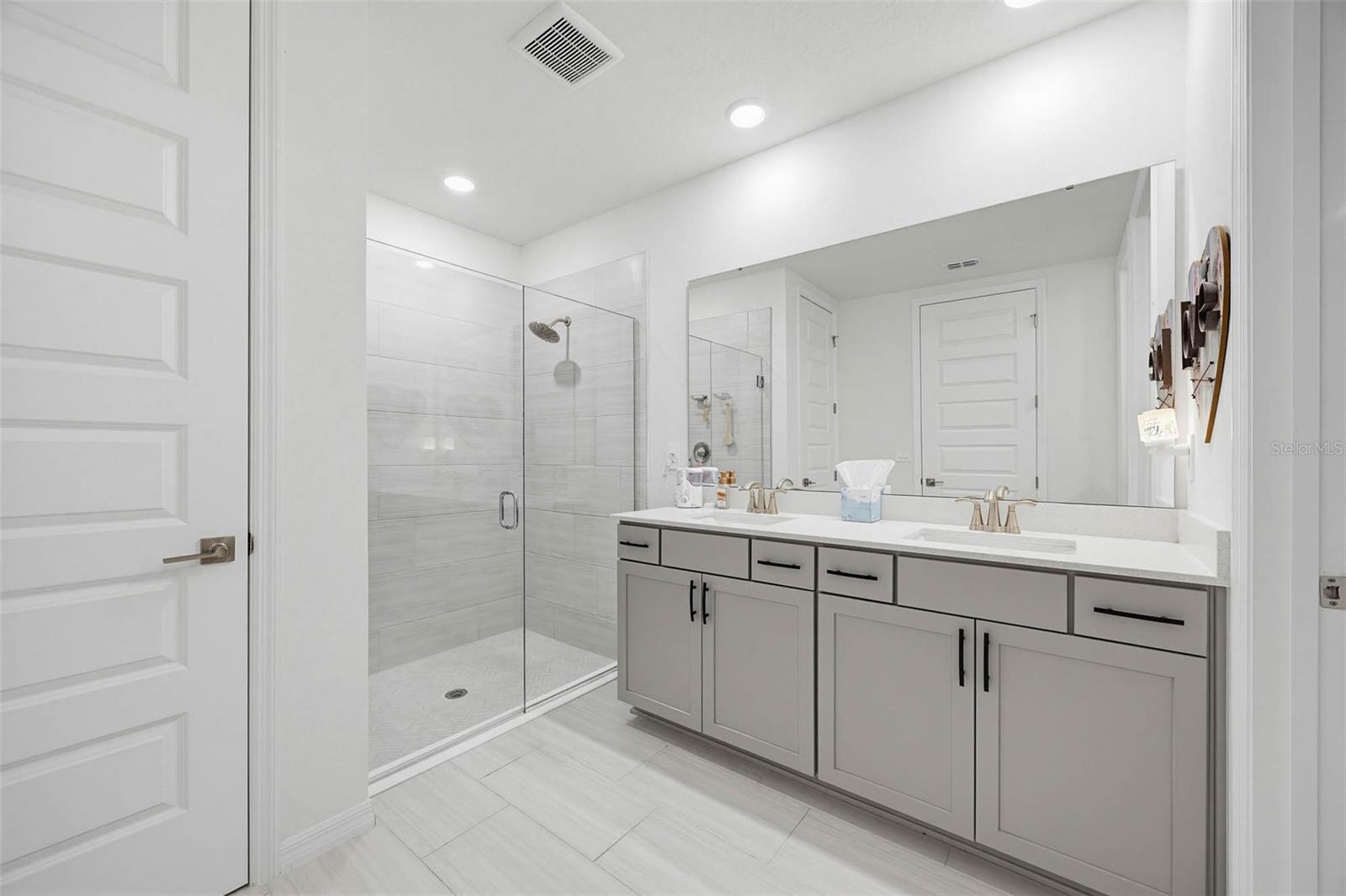 Image 16 of 49 For 2016 Rosewood Drive