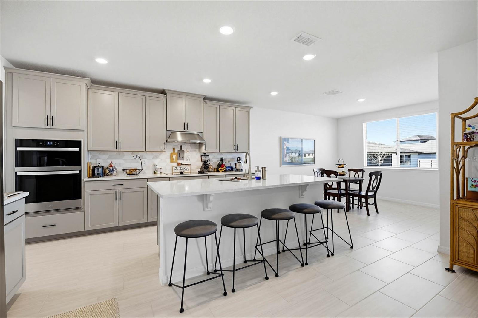 Image 3 of 49 For 2016 Rosewood Drive