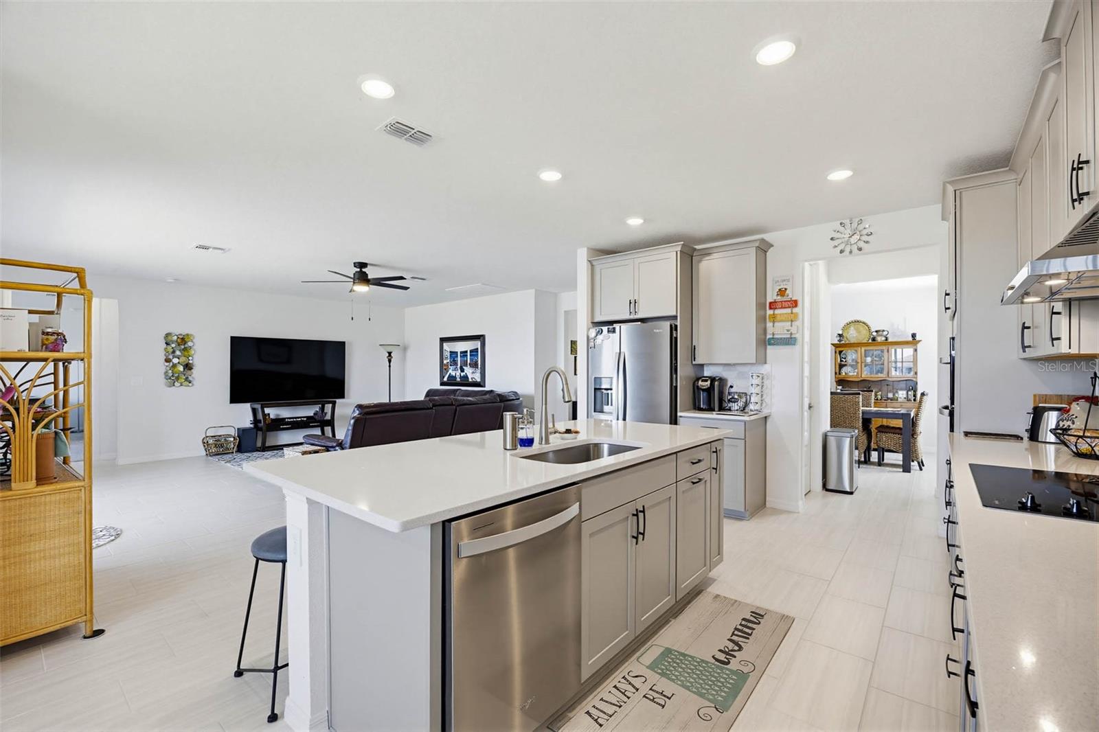 Image 4 of 49 For 2016 Rosewood Drive