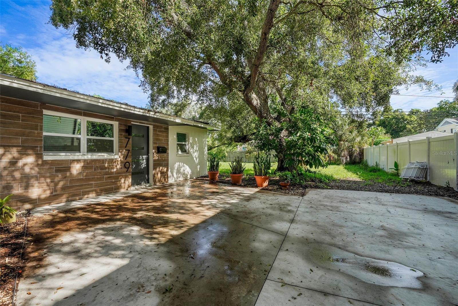 Image 21 of 32 For 779 12th Ave N