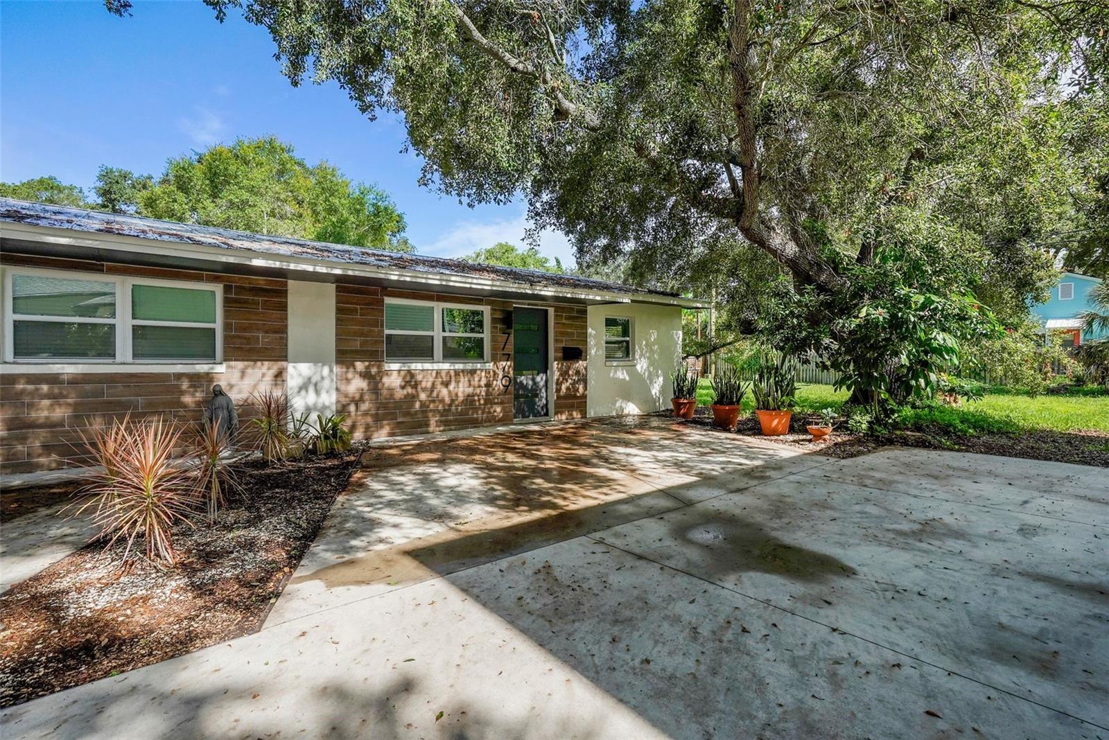 Image 22 of 32 For 779 12th Ave N