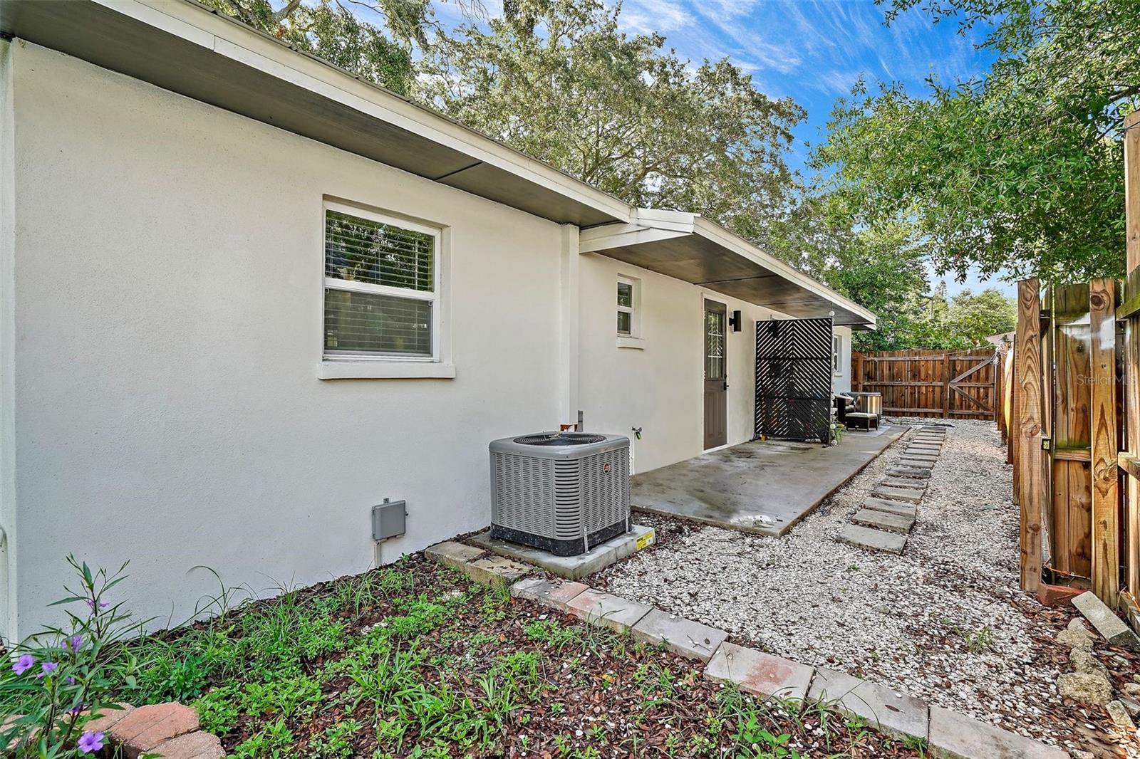 Image 23 of 32 For 779 12th Ave N