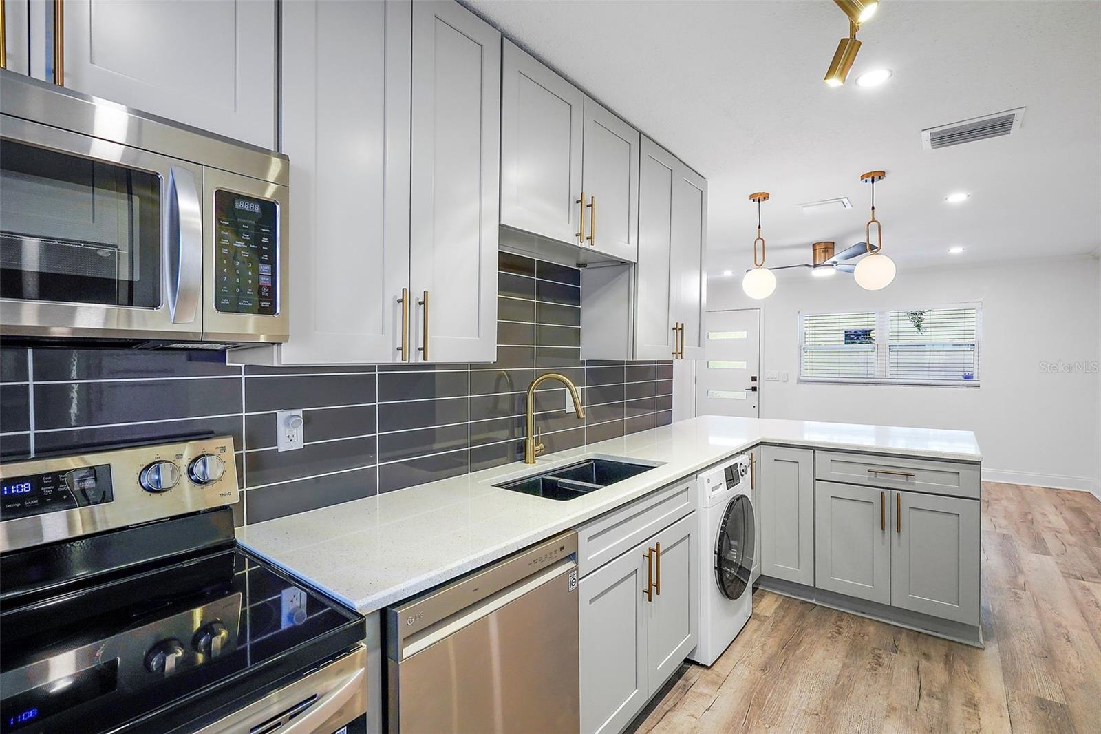 Image 3 of 32 For 779 12th Ave N