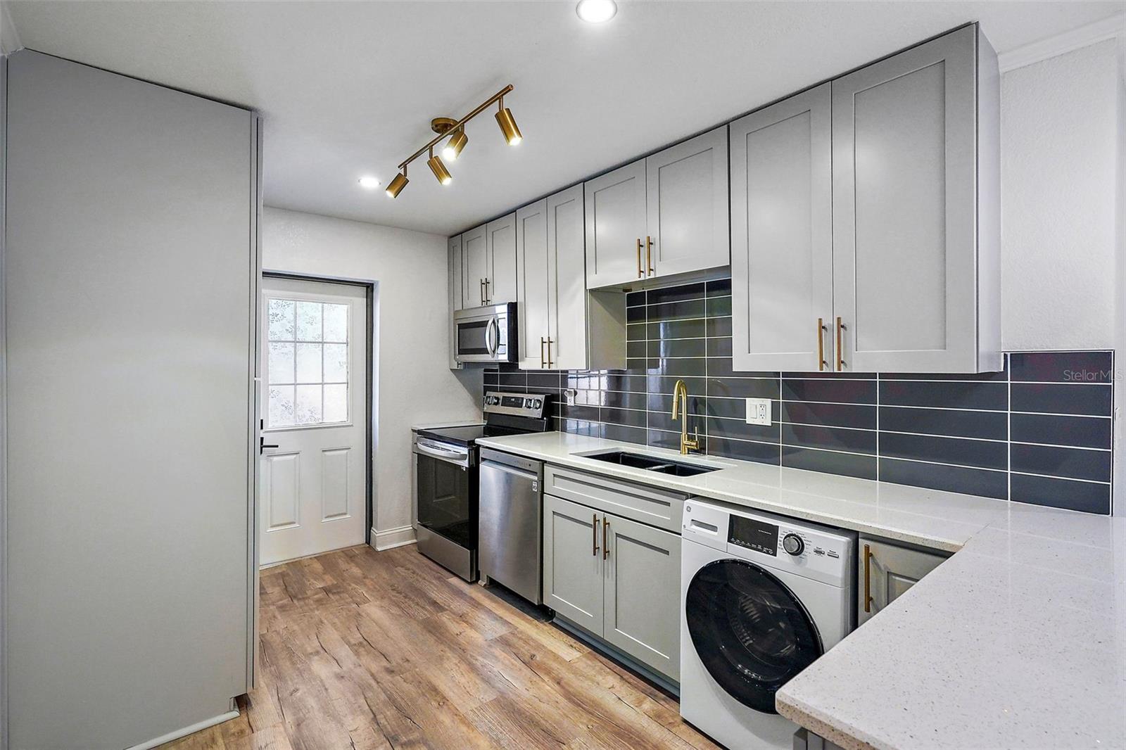 Image 4 of 32 For 779 12th Ave N