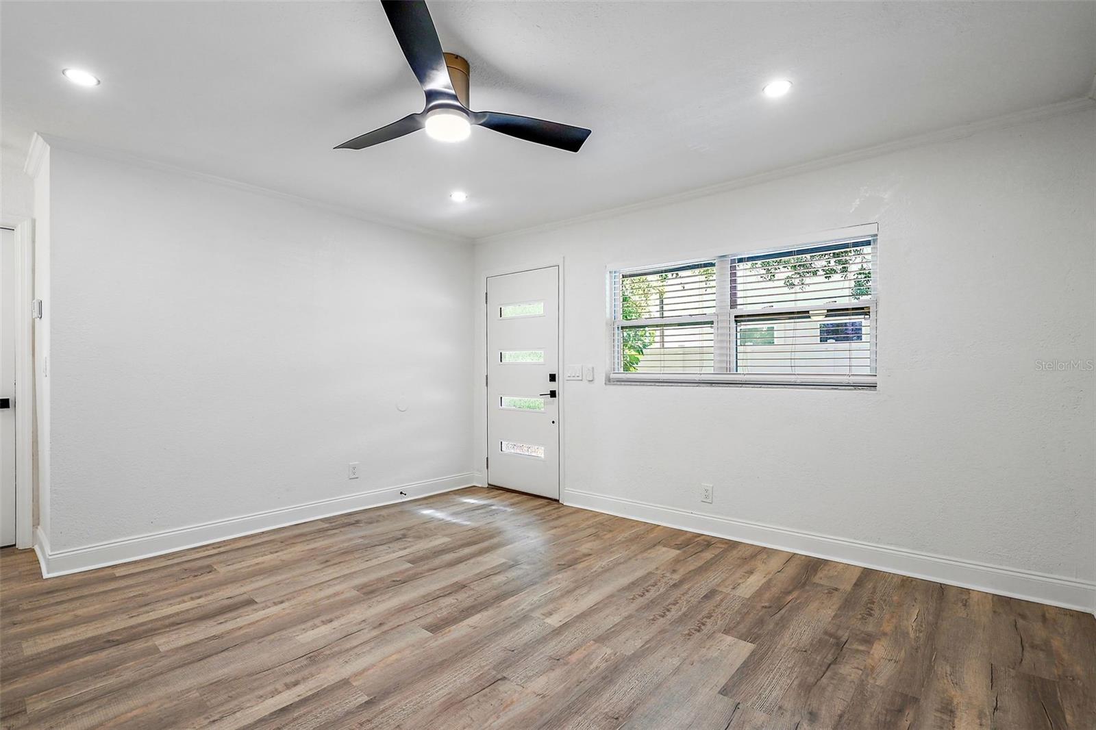 Image 5 of 32 For 779 12th Ave N