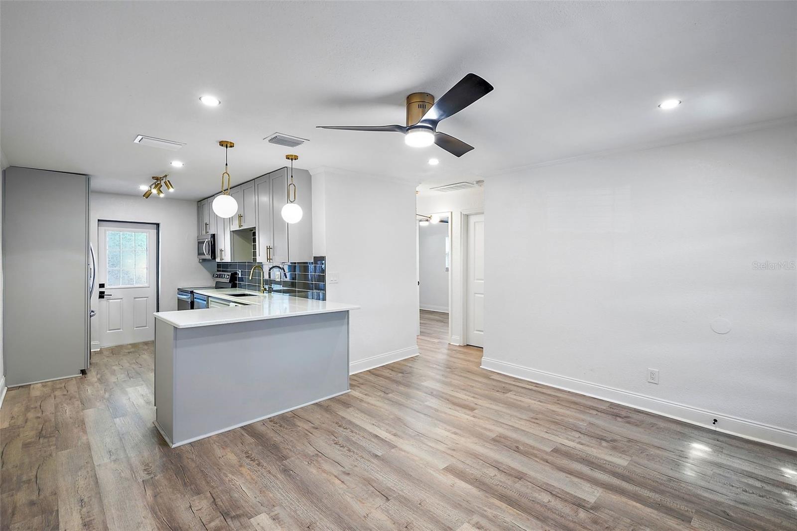 Image 6 of 32 For 779 12th Ave N