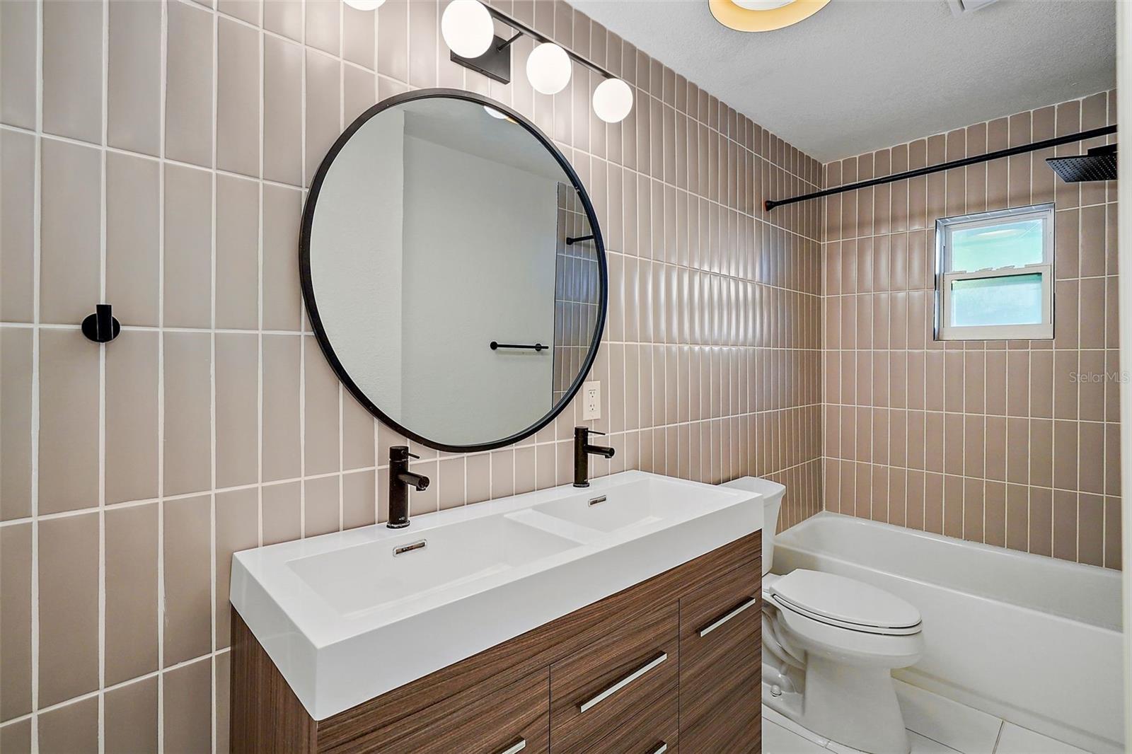 Image 8 of 32 For 779 12th Ave N