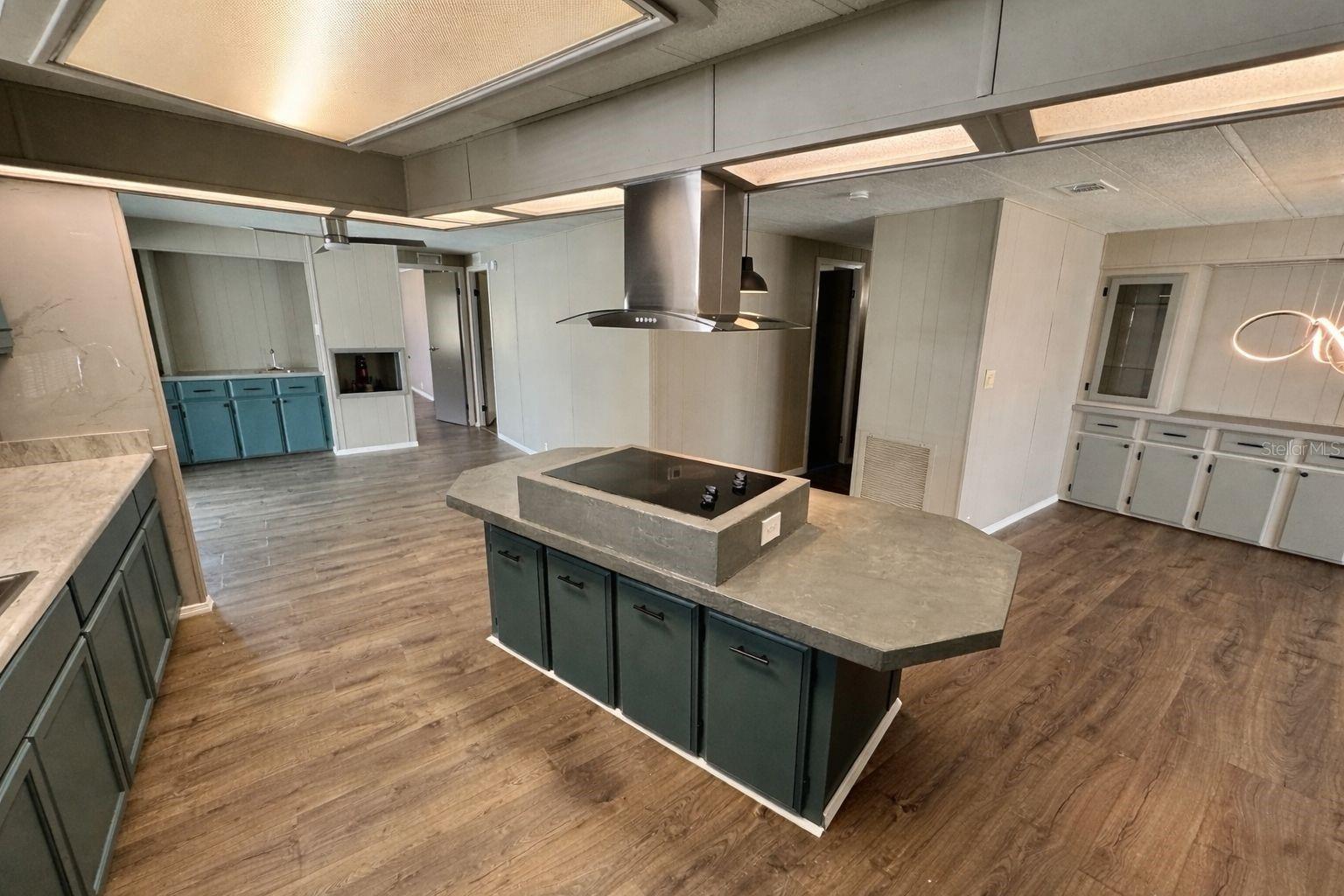 Image 10 of 35 For 8066 Highpoint Boulevard