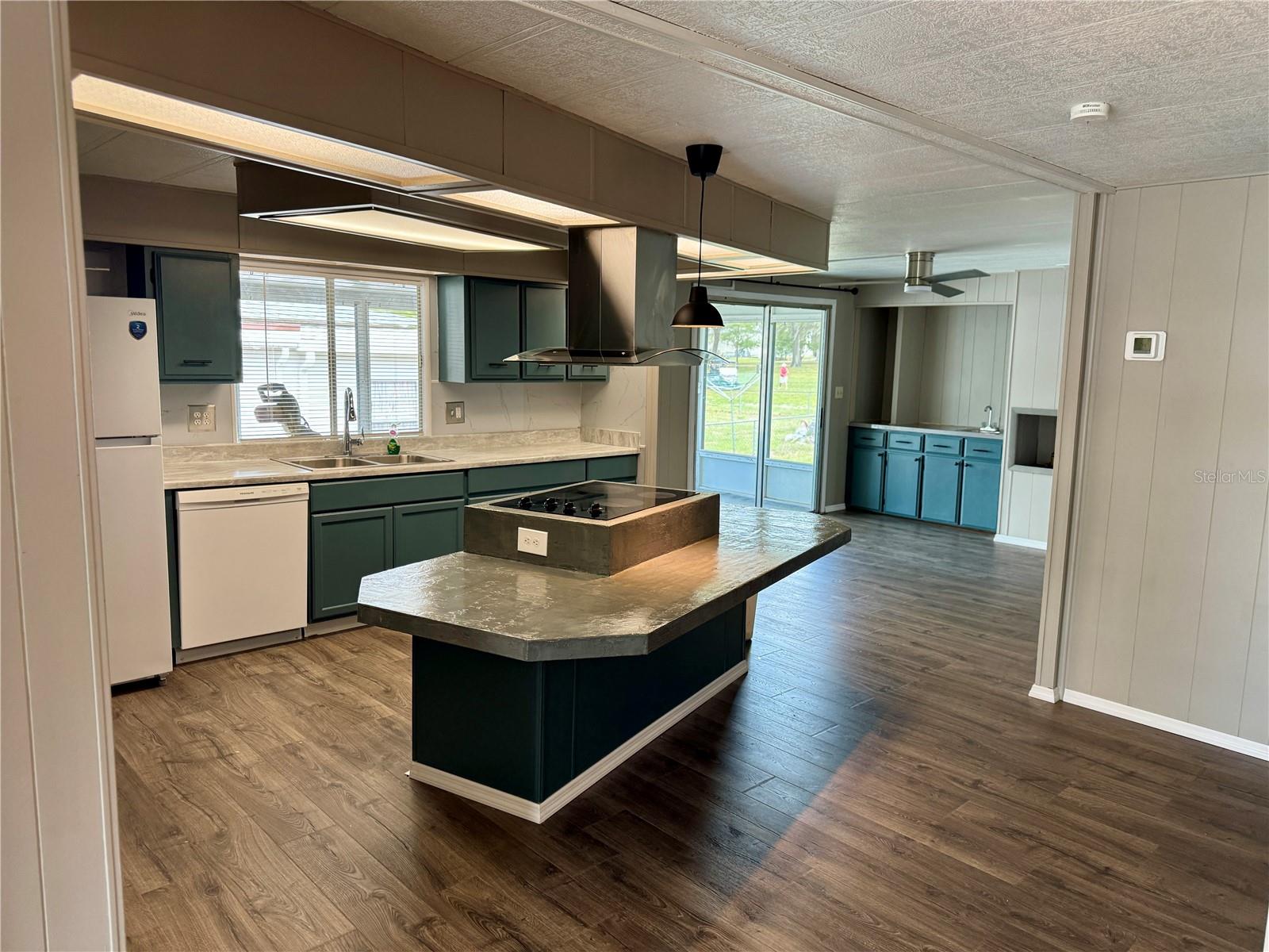 Image 11 of 35 For 8066 Highpoint Boulevard