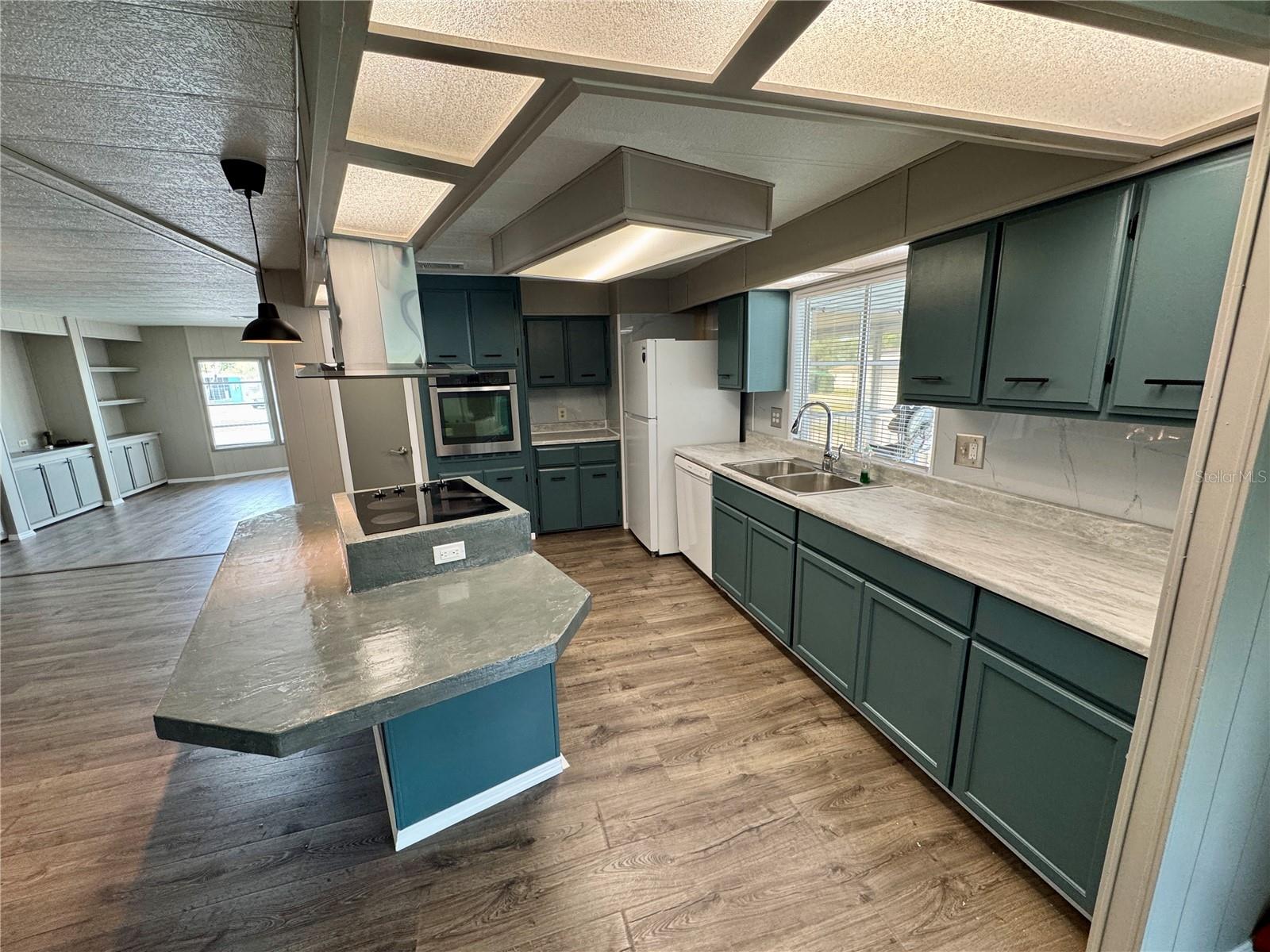 Image 12 of 35 For 8066 Highpoint Boulevard