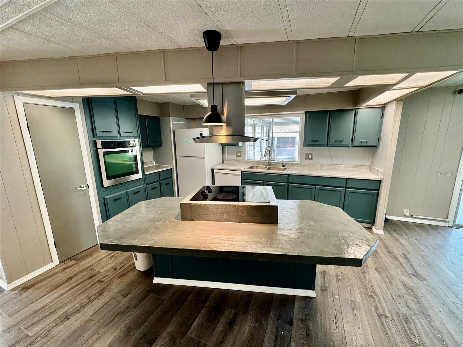 Image 13 of 35 For 8066 Highpoint Boulevard