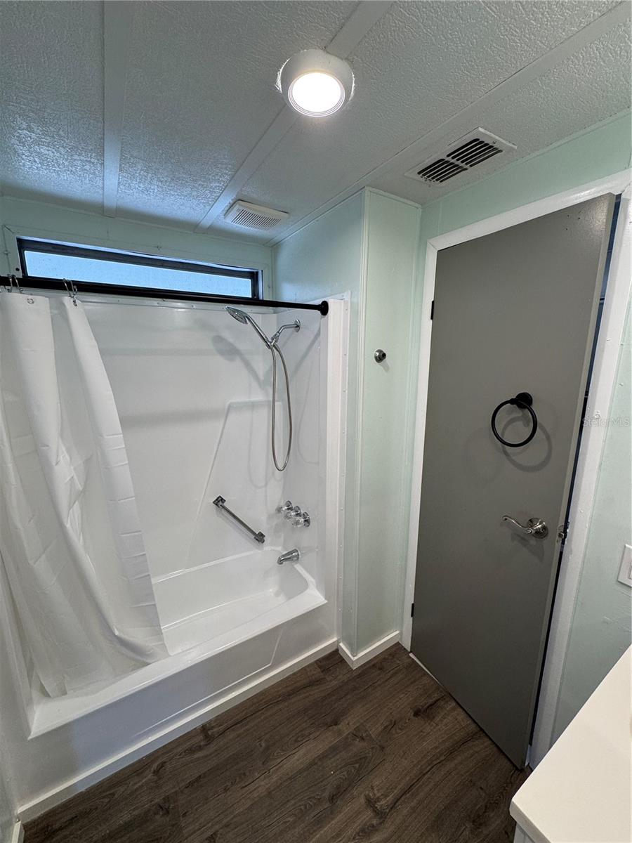 Image 20 of 35 For 8066 Highpoint Boulevard