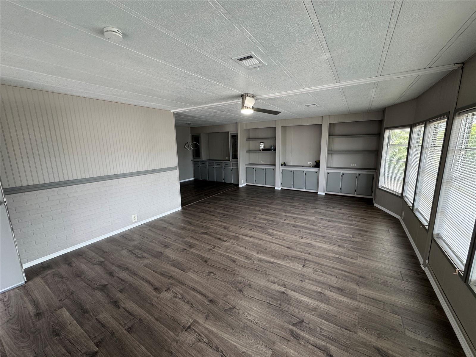 Image 5 of 35 For 8066 Highpoint Boulevard