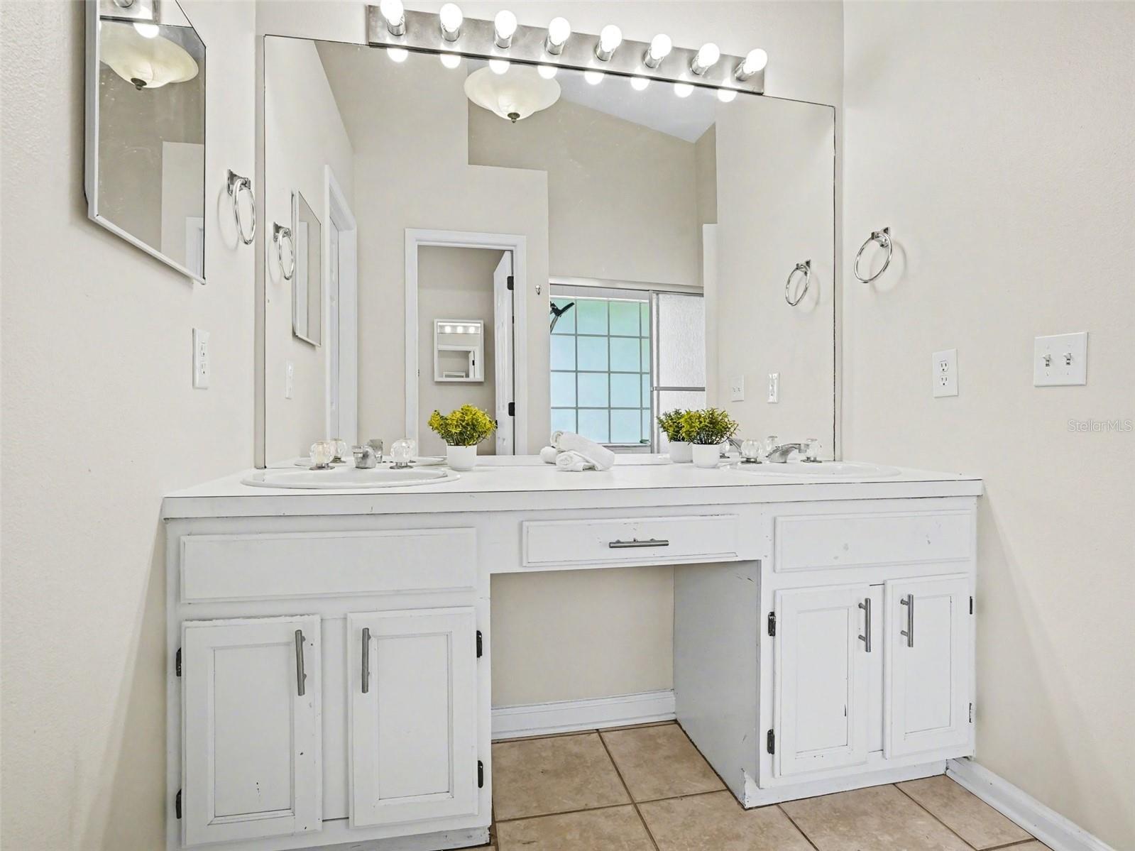 Image 13 of 40 For 3772 Ventura Cove Dr