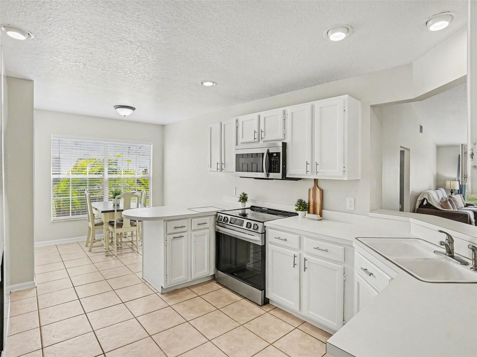 Image 9 of 40 For 3772 Ventura Cove Dr