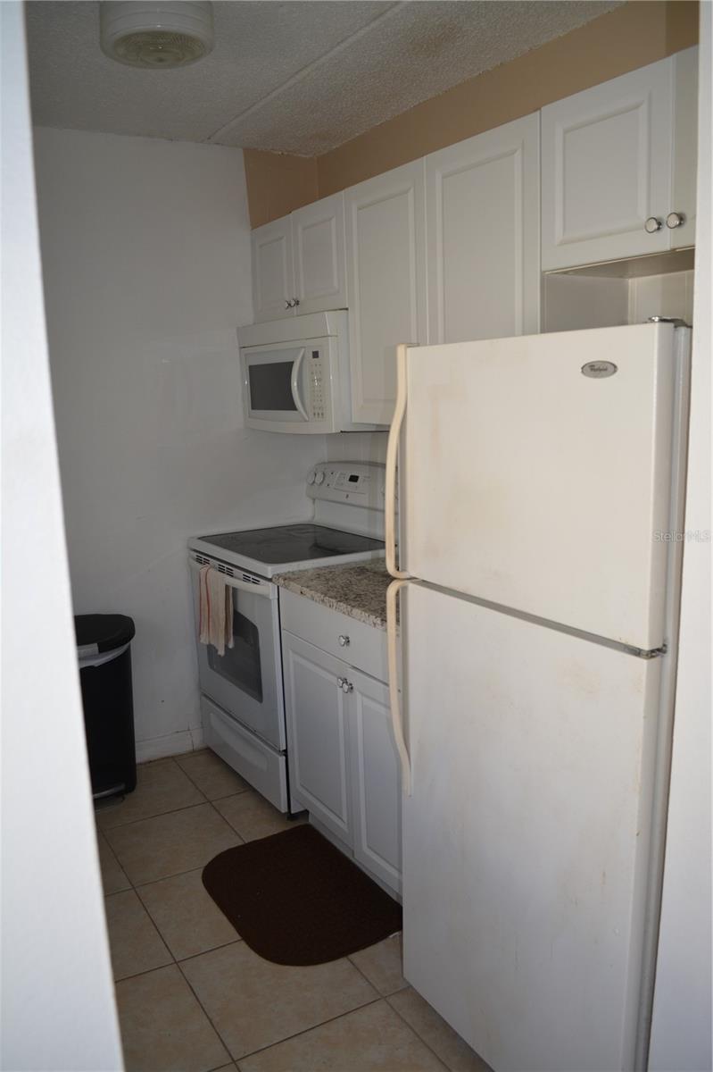 Image 10 of 21 For 3206 Azeele Street 227