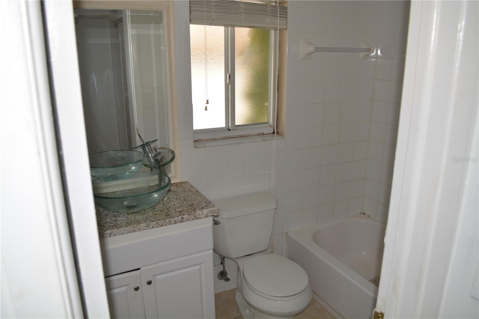 Image 13 of 21 For 3206 Azeele Street 227