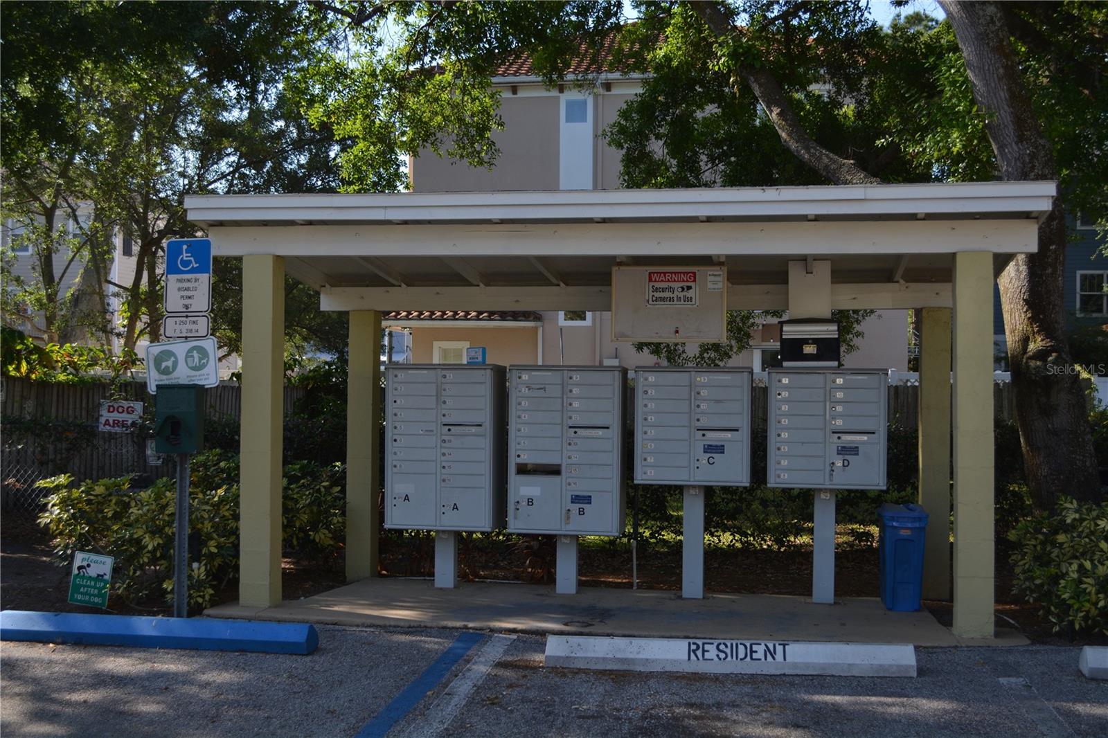 Image 14 of 21 For 3206 Azeele Street 227